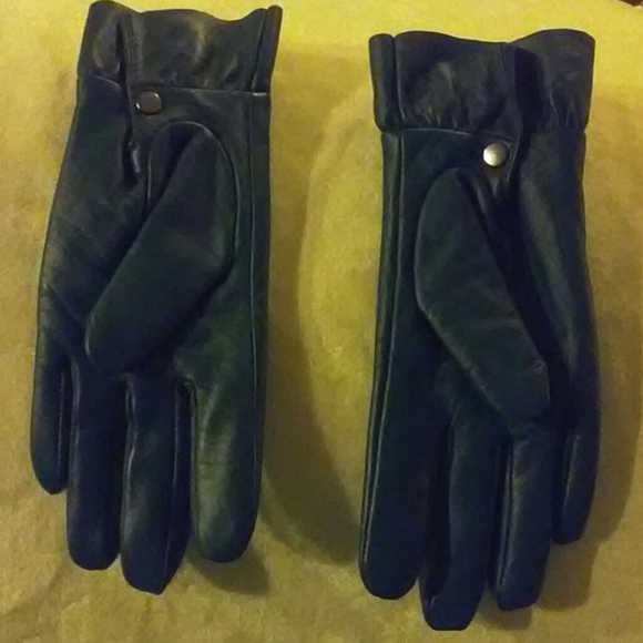 Ladies Leather Gloves - Picture 3 of 5